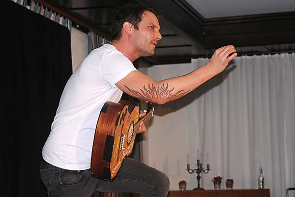 Dominic Deville